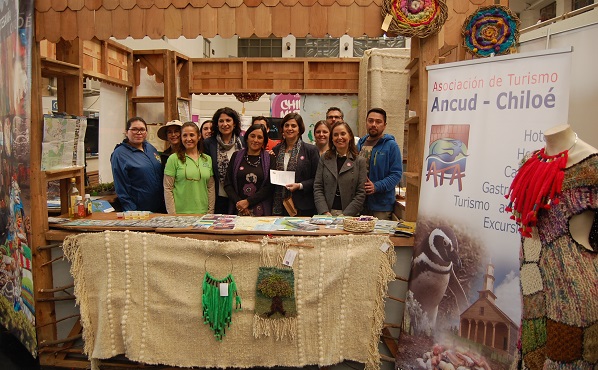 Gobierno junto a emprendedoras presentan oferta cultural y turística de Chiloé