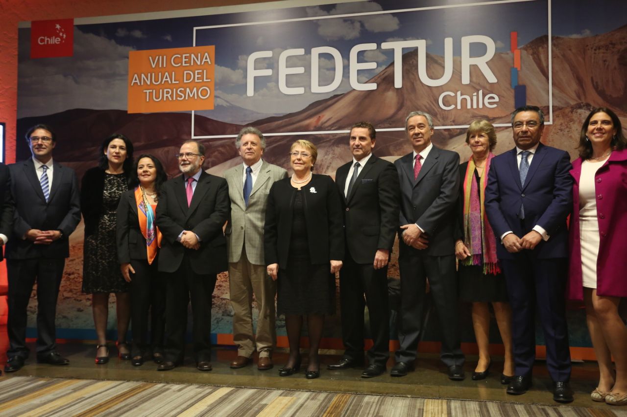 Jefa de Estado en Cena Anual del Turismo: “Nuestro Chile crece en interés ante los ojos del mundo”