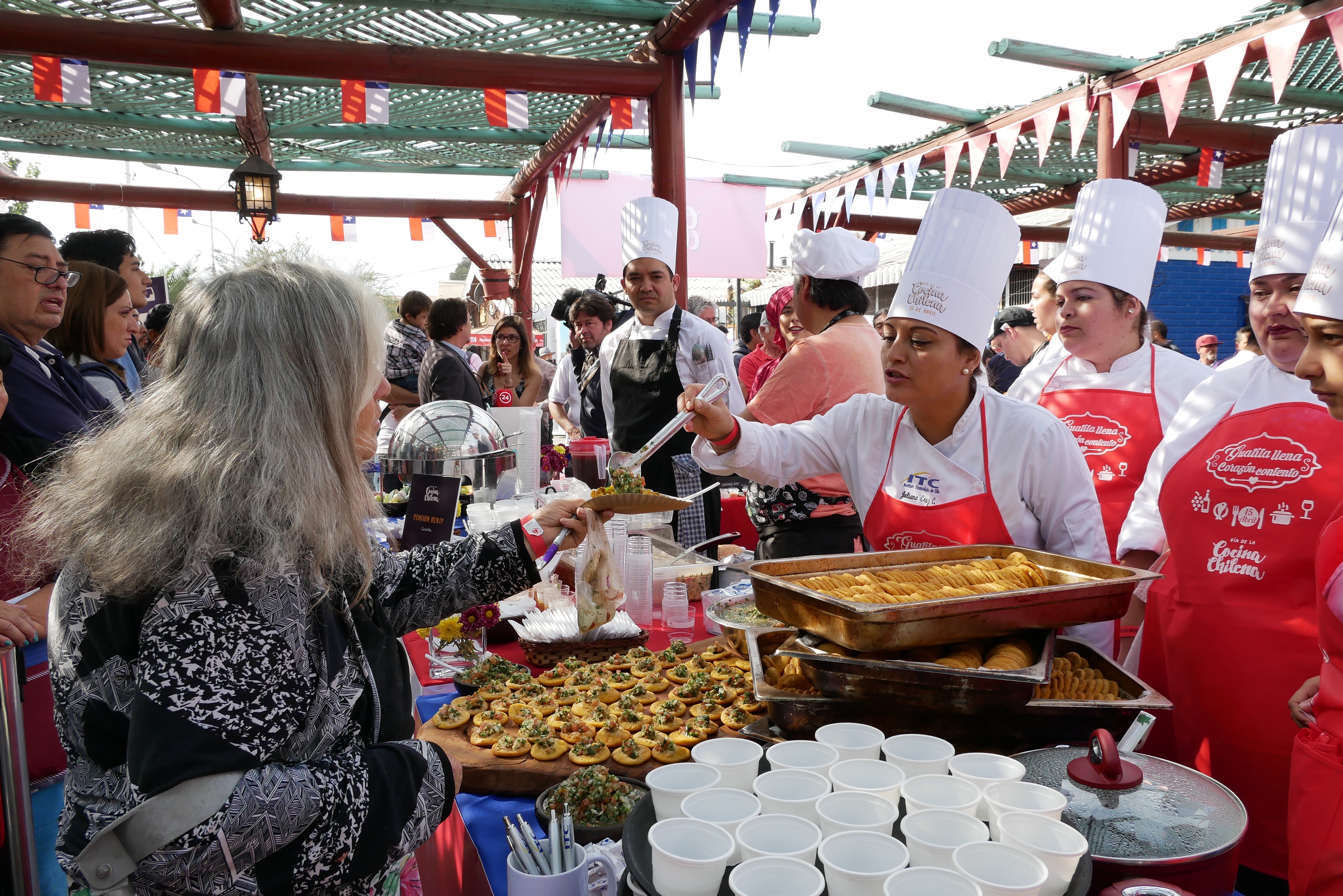 Los sabores de Chile se tomaron la celebración del Día de la Cocina Chilena en el Barrio Franklin