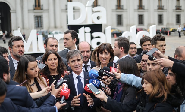 Gobierno celebra día mundial del turismo en domo tecnológico frente a la moneda