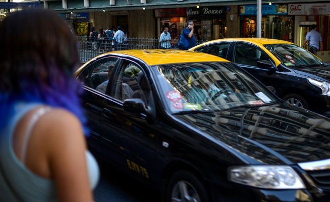 Subsecretaria de Turismo solicita a fiscal nacional investigar caso de taxista que intentó robar a turista suizo