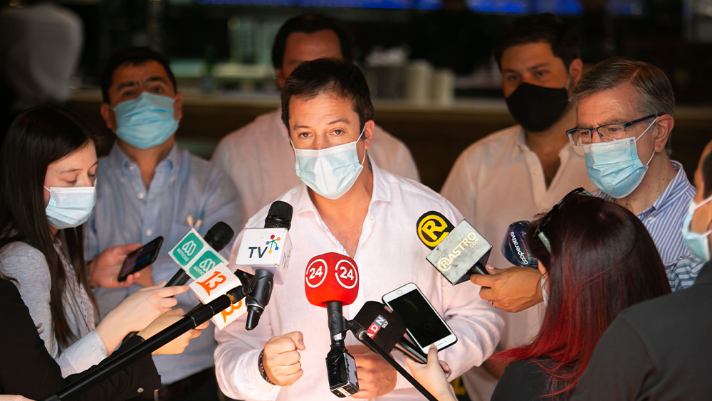 Ministerio de Economía da el vamos a apertura al interior de restaurantes para comunas en Paso 3