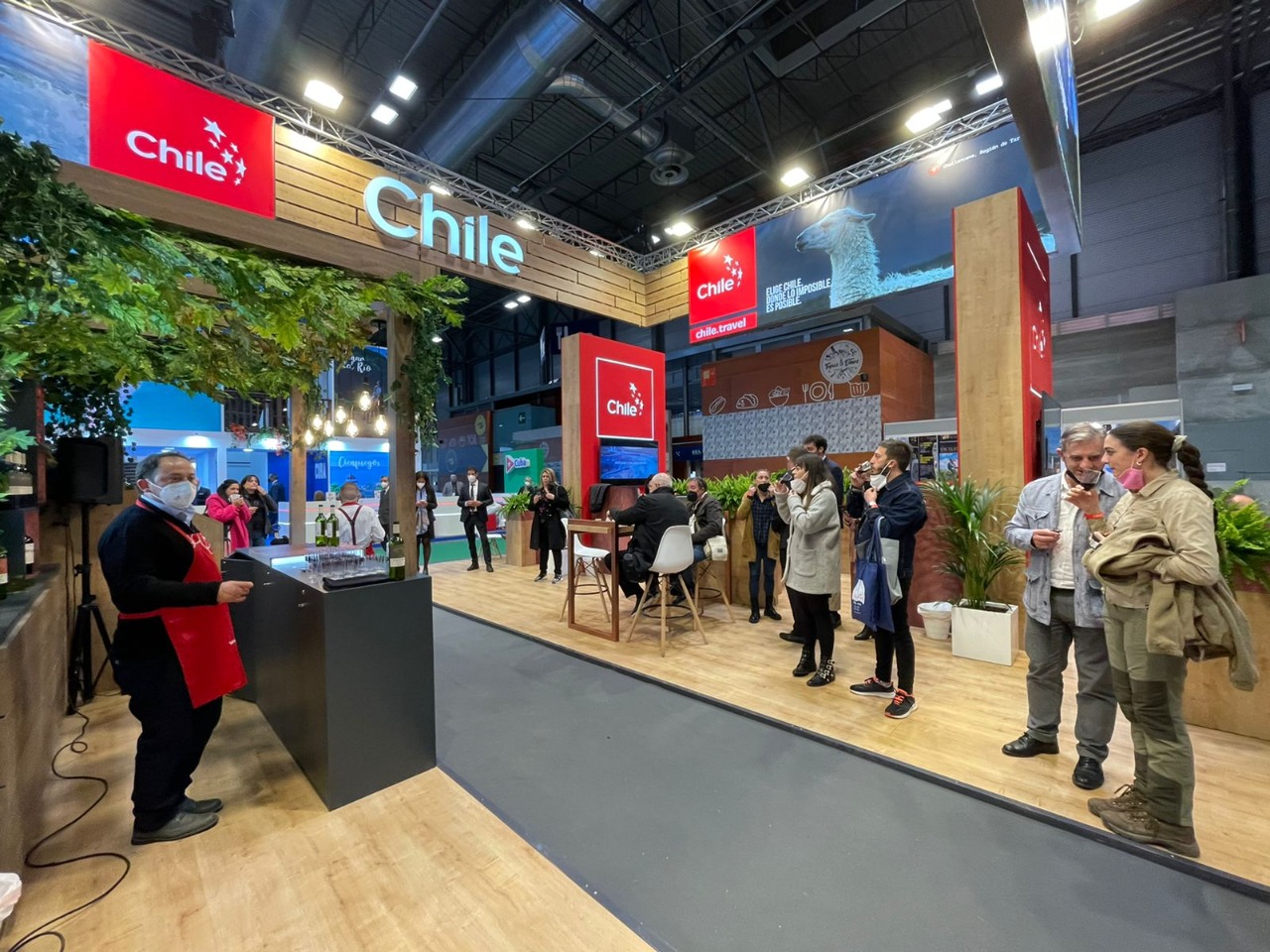 Chile aterriza en Fitur 2022 sacando a relucir su premio de Mejor Destino de Turismo Aventura del mundo