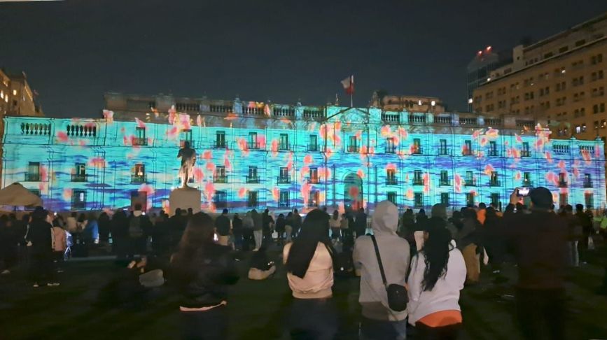 Con multitudinario mapping Chile celebró el Día Mundial del Turismo en La Moneda